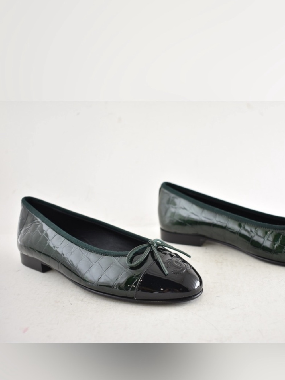 Women's Green and Black Patent Leather Ballet Flats - Picture 4 of 5